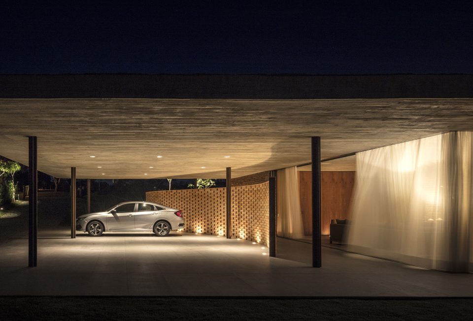 Planar house Brazil by Studio mk27