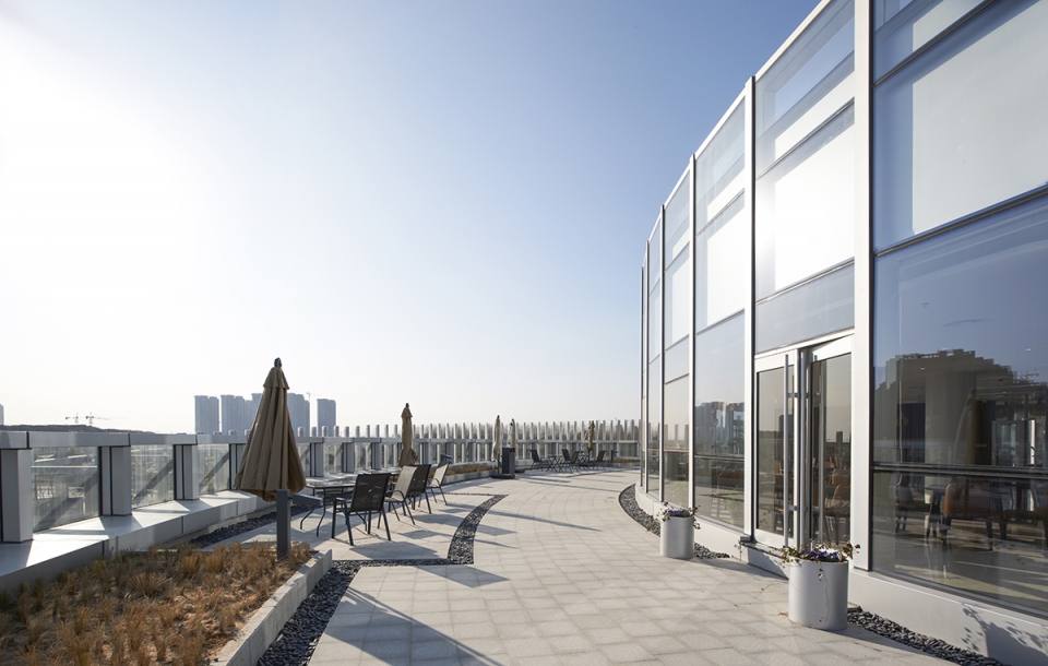 Exhibition Center of Zhengzhou Linkong Biopharmaceutical Park China by WSP ARCHITECTS