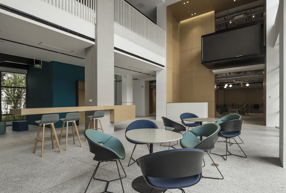 Working space Shanghai Penta Innovation Entrepreneurship Institute China by YLA