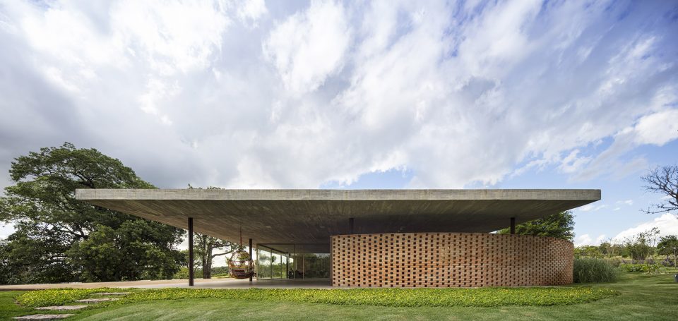 Planar house Brazil by Studio mk27