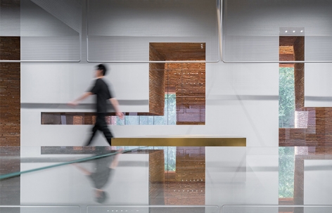UR华师旗舰店 - 峡谷，上海 / 东仓建设