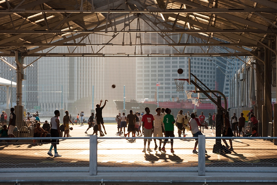 2018 asla general design award of excellence:brooklyn bridge park by michael van valkenburgh associates inc