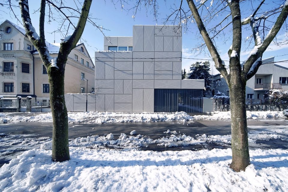 Villa Criss Cross Envelope By OFIS Architects 960x640