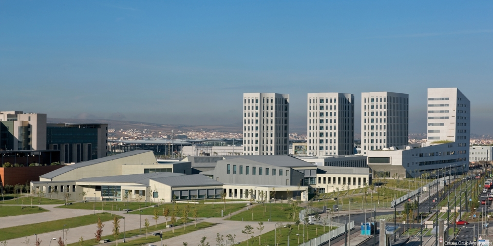 Learning Center at UGR University Cruz y Ortiz Arquitectos