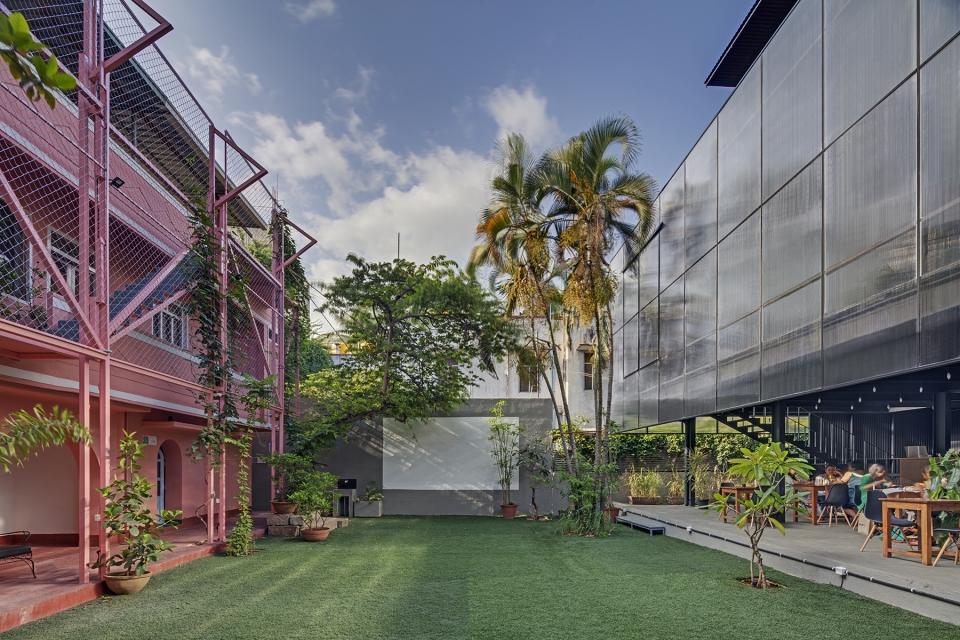 The courtyard house M9 Design Studio