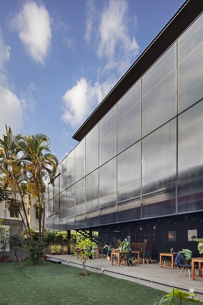 The courtyard house M9 Design Studio