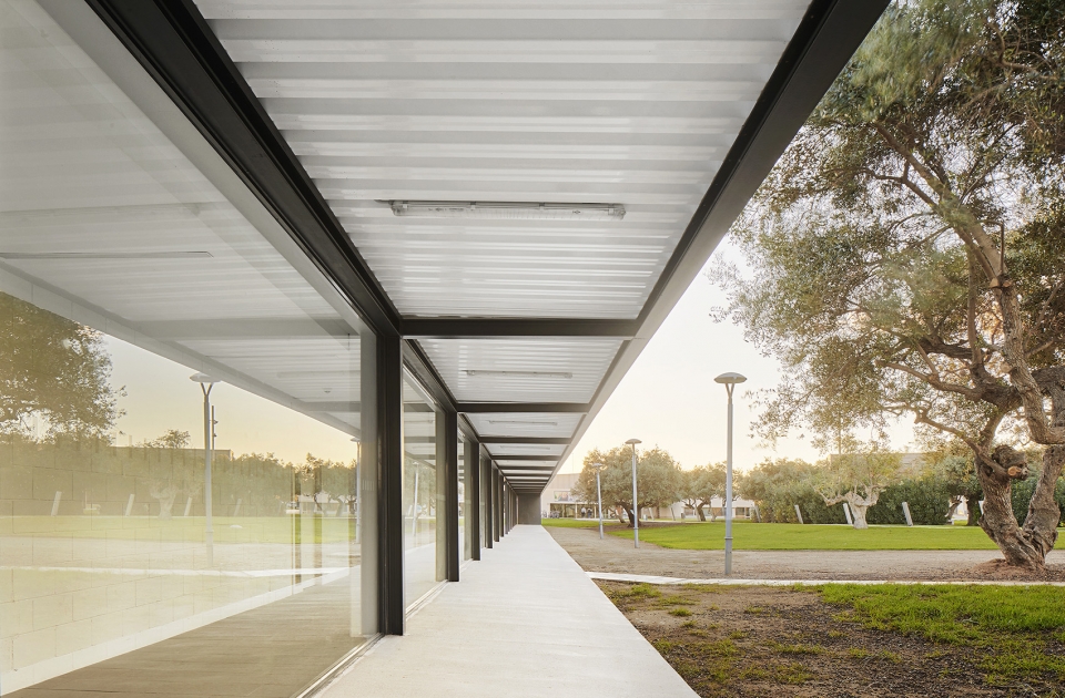 interior reform and expansion of the vila seca municipal sports pavilion by nam arquitectura