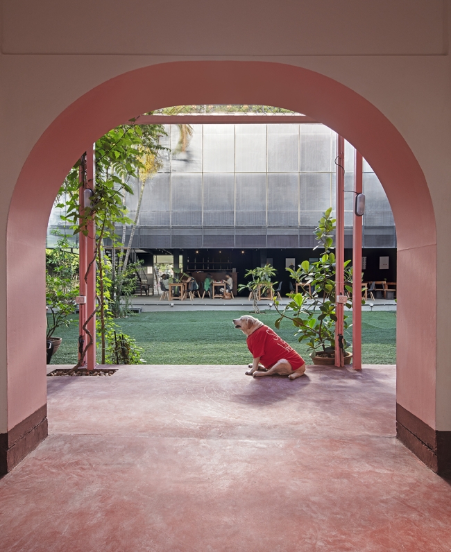 The courtyard house M9 Design Studio