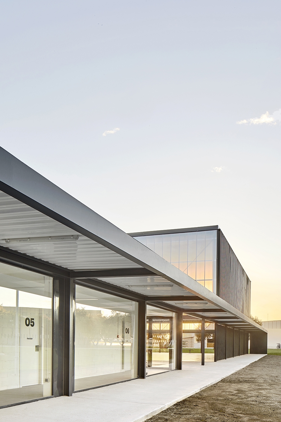 interior reform and expansion of the vila seca municipal sports pavilion by nam arquitectura