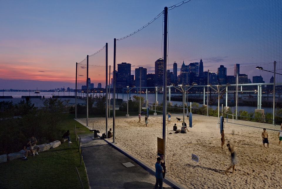 2018 asla general design award of excellence:brooklyn bridge park by michael van valkenburgh associates inc