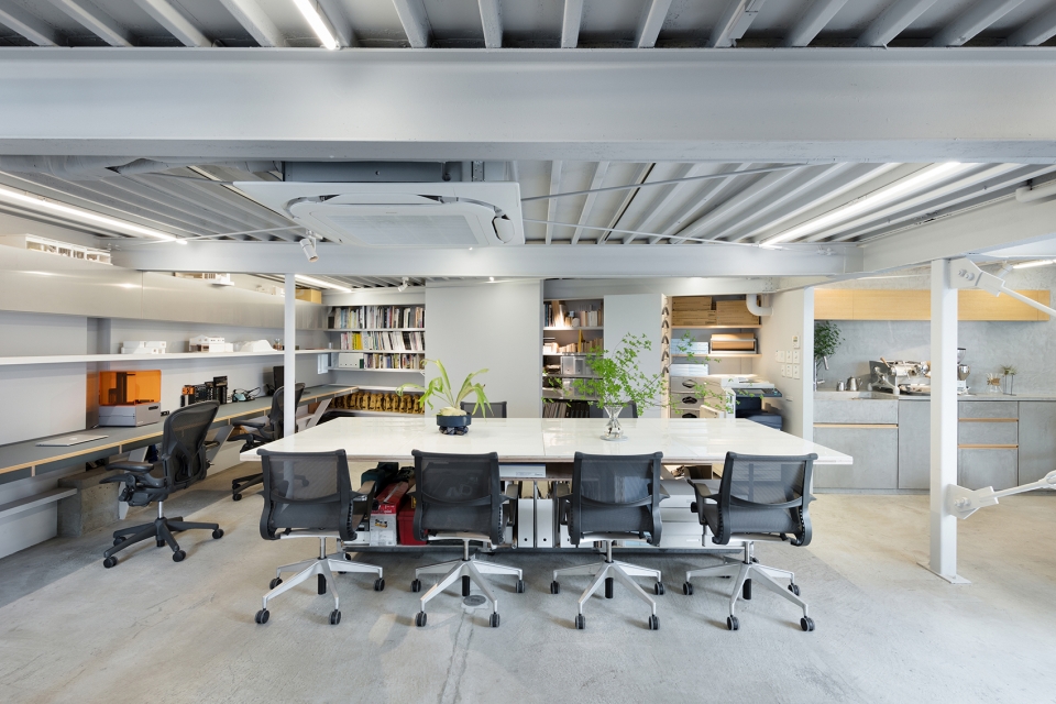 Kamiyamacho residence with office space Puddle moyadesign