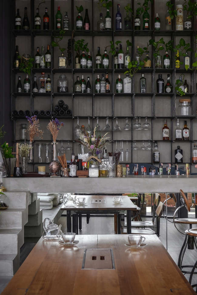 Nowhere Bar and Restaurant StuDO