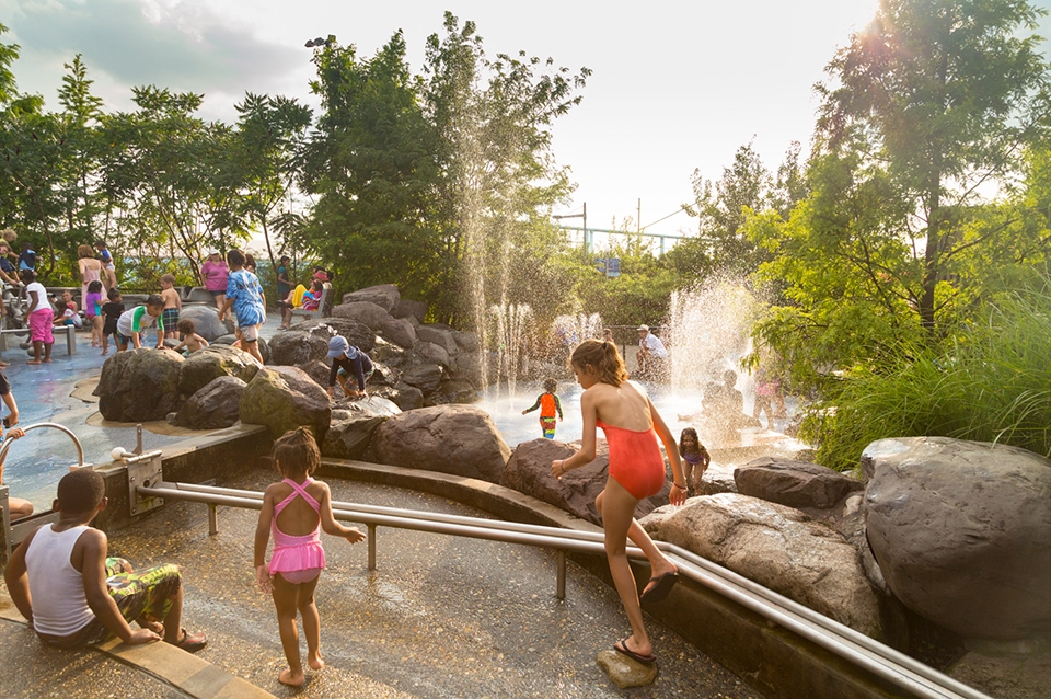 2018 asla general design award of excellence:brooklyn bridge park by michael van valkenburgh associates inc