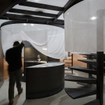 Nefos装置，雅典 / Naïve People Design