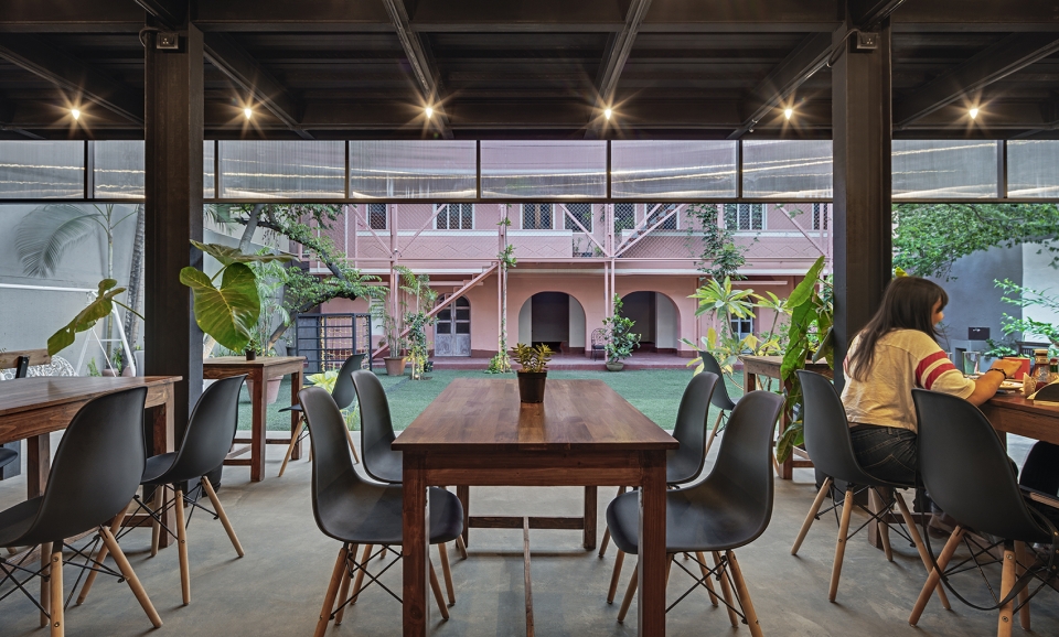 The courtyard house M9 Design Studio