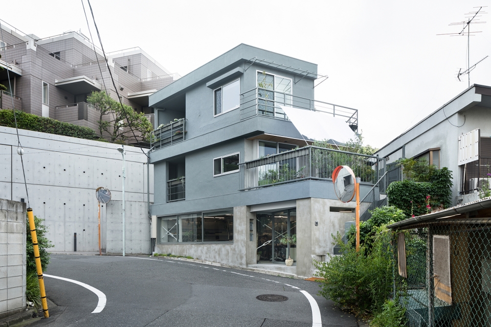 Kamiyamacho residence with office space Puddle moyadesign