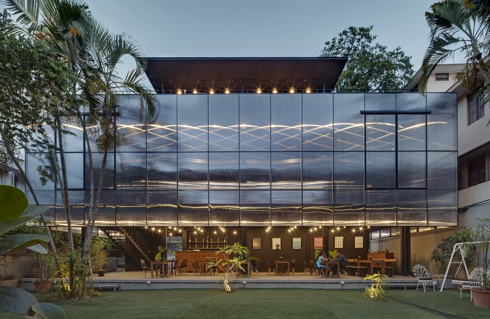 The courtyard house M9 Design Studio