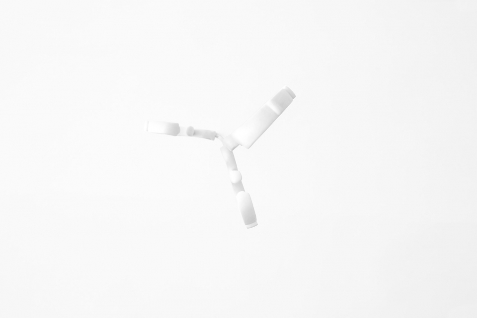 hasu and handle flower for sevres by nendo