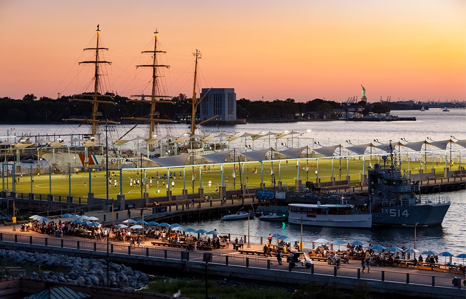 2018 asla general design award of excellence:brooklyn bridge park by michael van valkenburgh associates inc