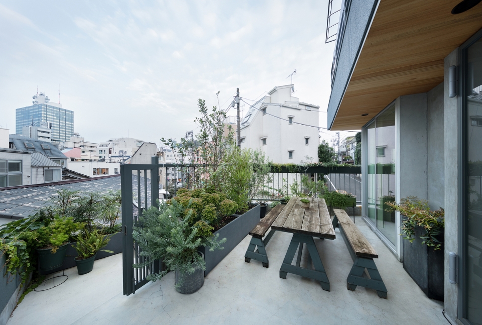 Kamiyamacho residence with office space Puddle moyadesign