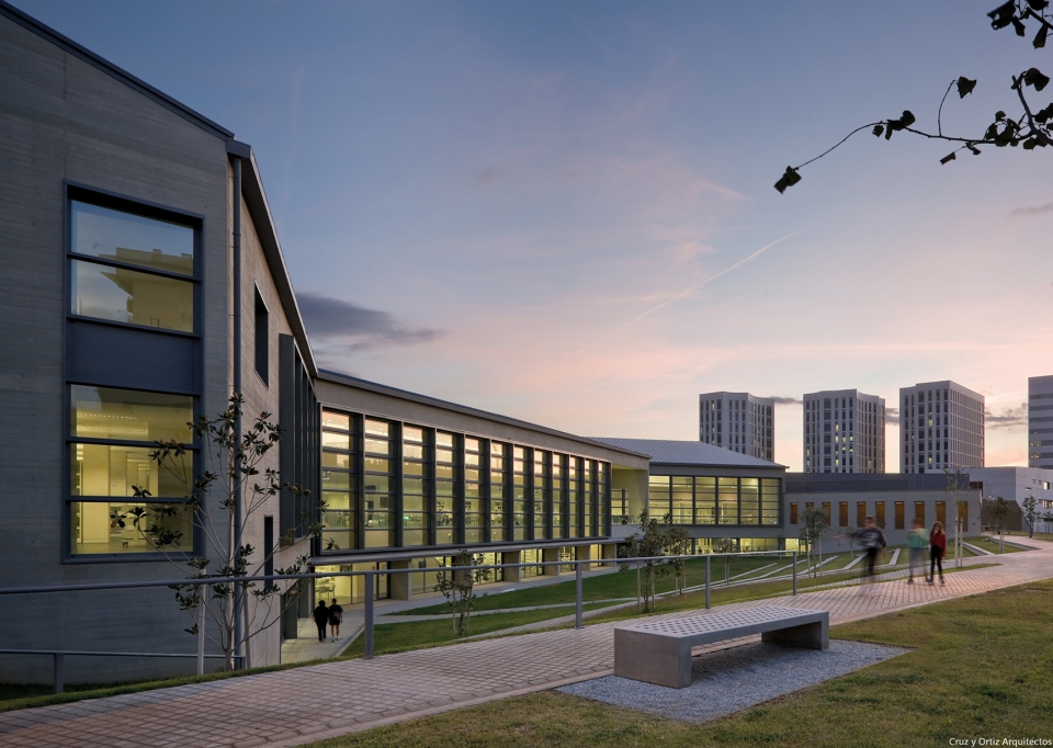 Learning Center at UGR University Cruz y Ortiz Arquitectos