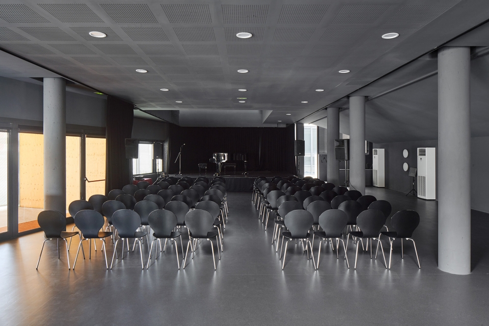 teatre de torredembarra by nam arquitectura