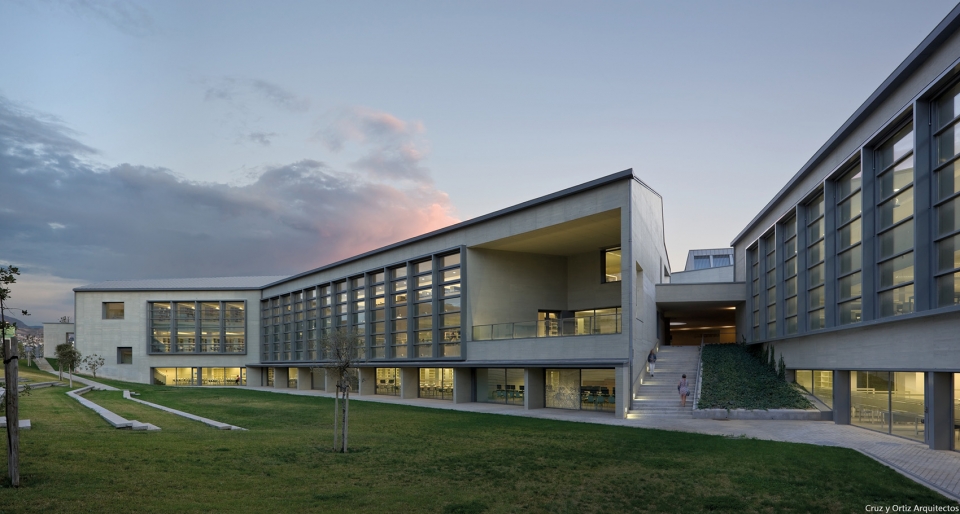 Learning Center at UGR University Cruz y Ortiz Arquitectos