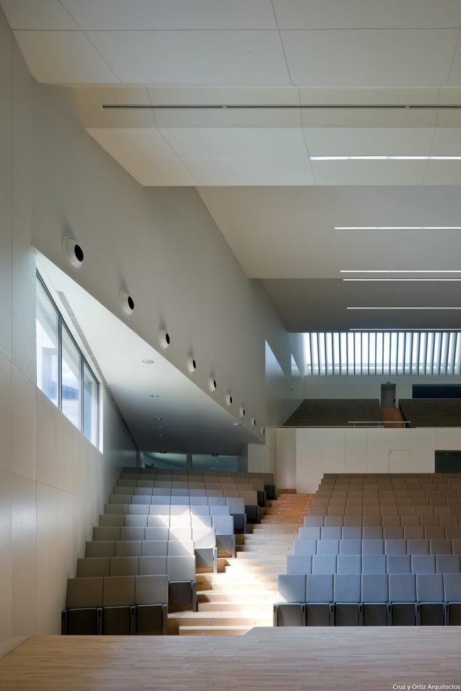 Learning Center at UGR University Cruz y Ortiz Arquitectos