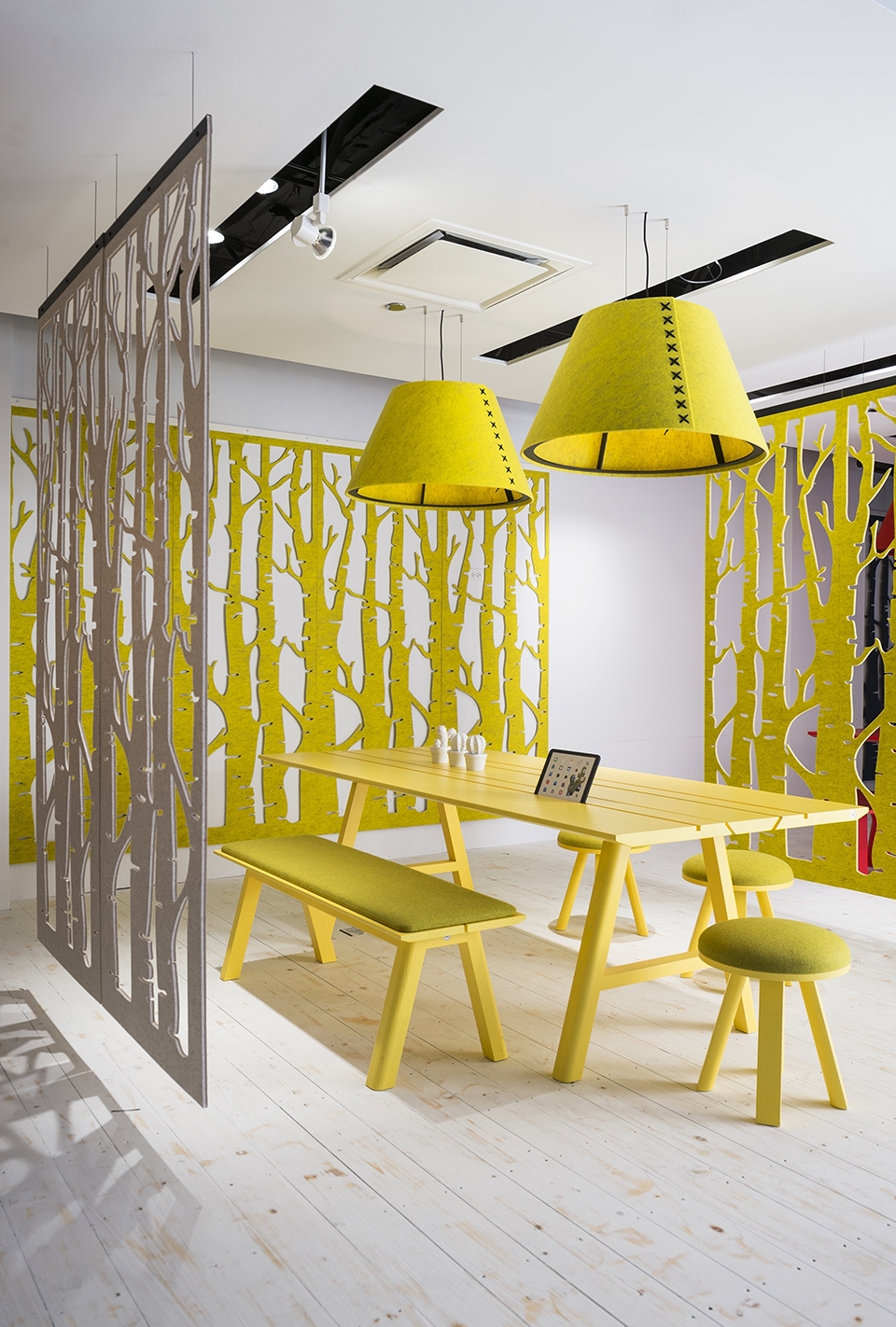 cowork lounge at ids vancouver by inform contract and buzzispace 1