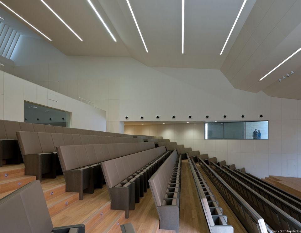Learning Center at UGR University Cruz y Ortiz Arquitectos