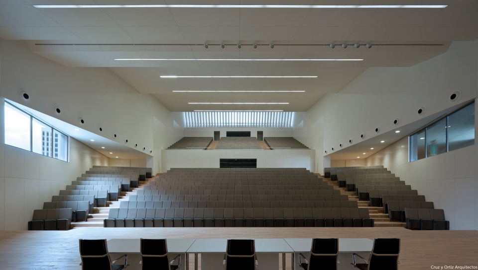 Learning Center at UGR University Cruz y Ortiz Arquitectos
