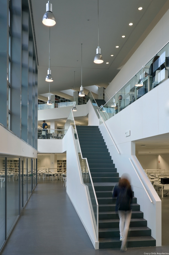 Learning Center at UGR University Cruz y Ortiz Arquitectos
