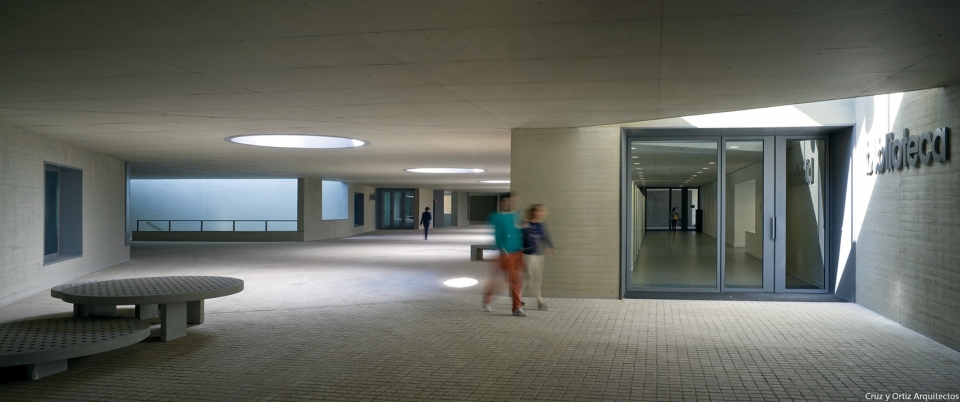 Learning Center at UGR University Cruz y Ortiz Arquitectos