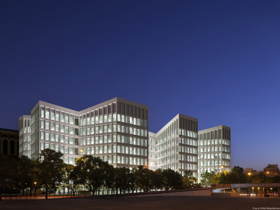 Offices for Regional Government of Andalusia Cruz y Ortiz Arquitectos