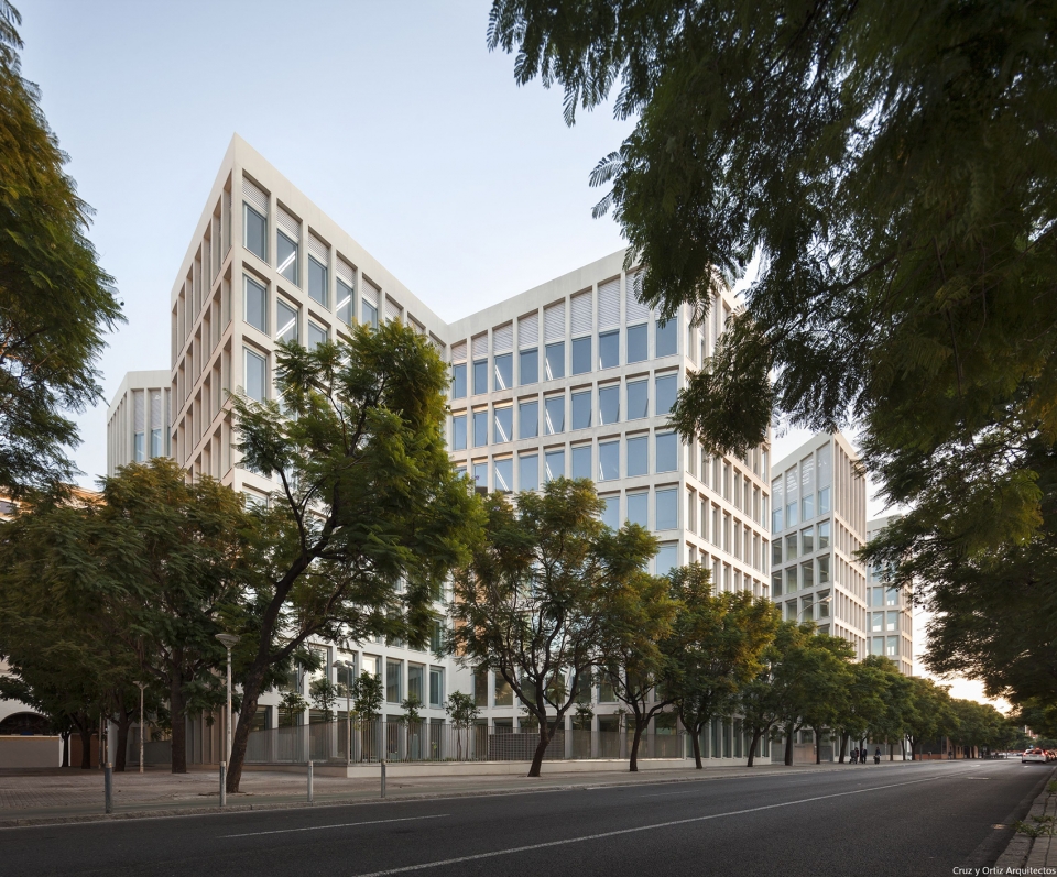 Offices for Regional Government of Andalusia Cruz y Ortiz Arquitectos