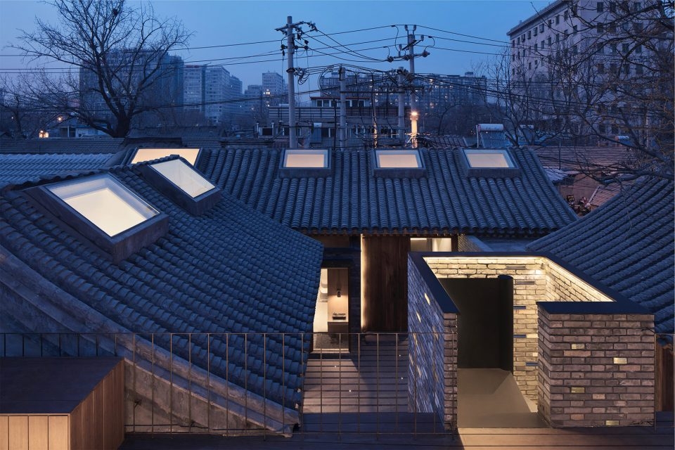 Beijing Bai TaSi Hutong courtyard house renovation by B.L.U.E. Architecture Studio 960x640