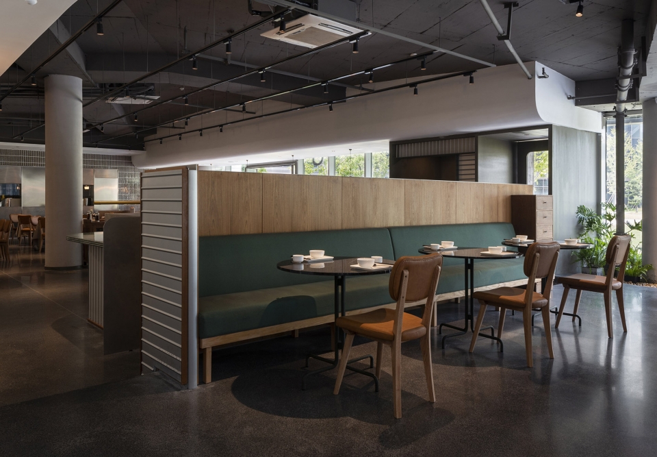 Third Kitchen China by JIANGJIE INTERIOR DESIGN OFFICE