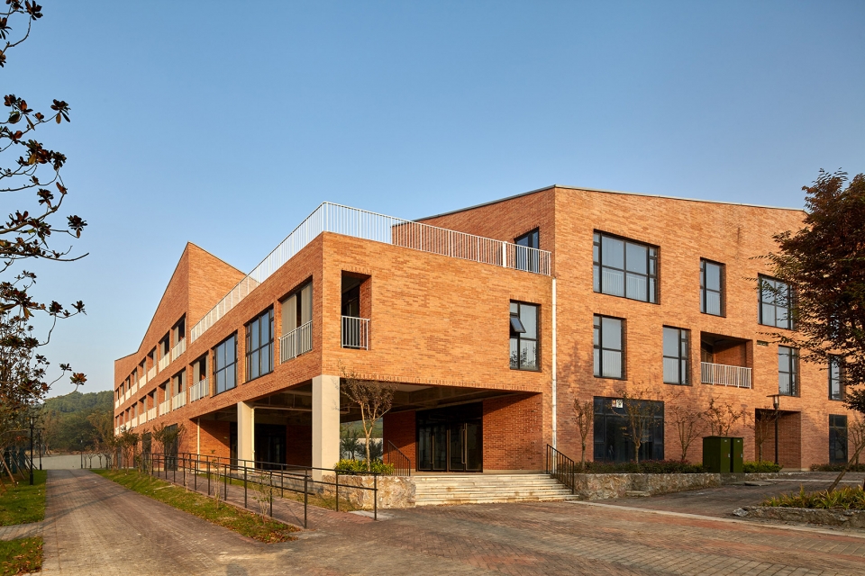 Nanjing Yaxi Citta Slow Village China by BAU