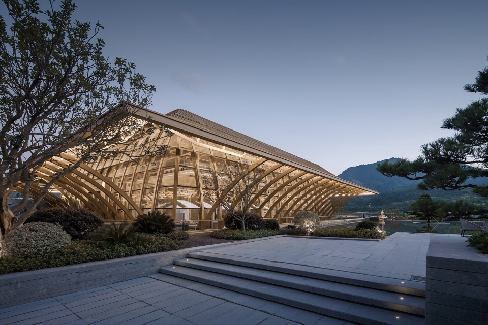 Tahoe Qingyun Town China by Shanghai Tianhua architectural design co. LTD