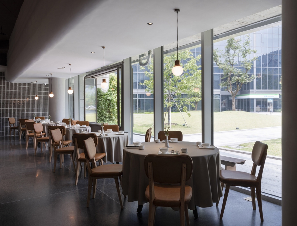Third Kitchen China by JIANGJIE INTERIOR DESIGN OFFICE