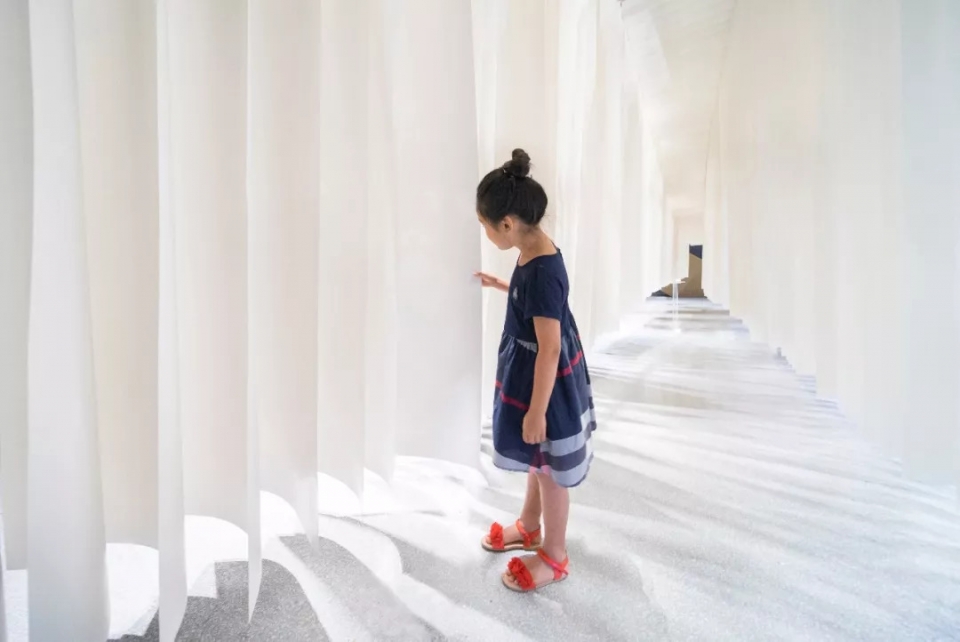The space between pages China by Mur Mur Lab