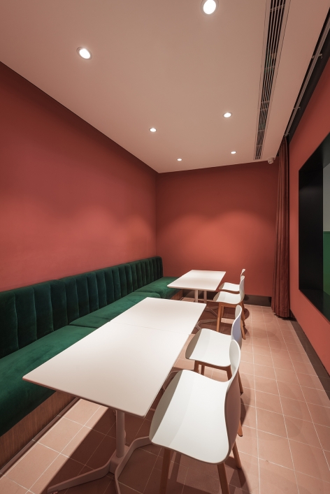 red wall cafe 06