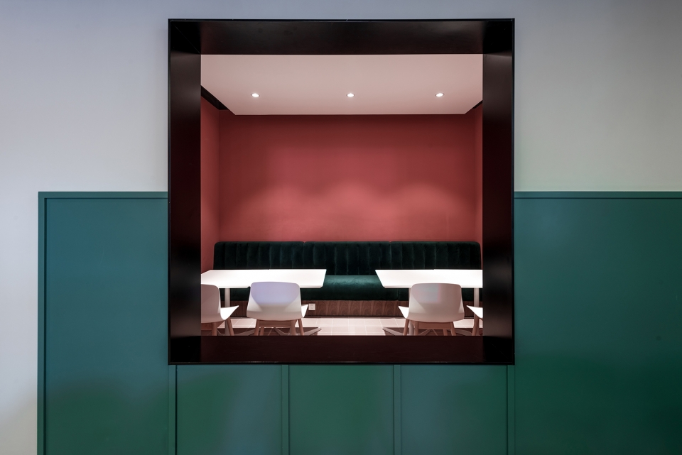 red wall cafe 07