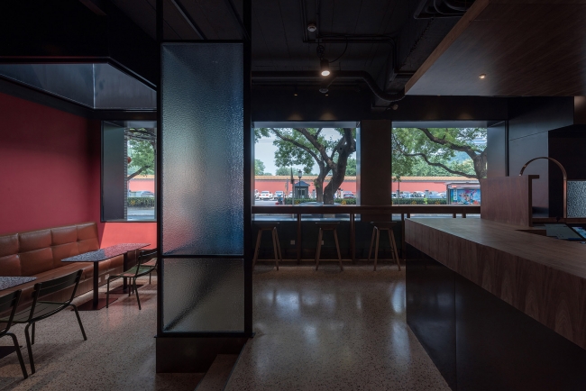 red wall cafe 08
