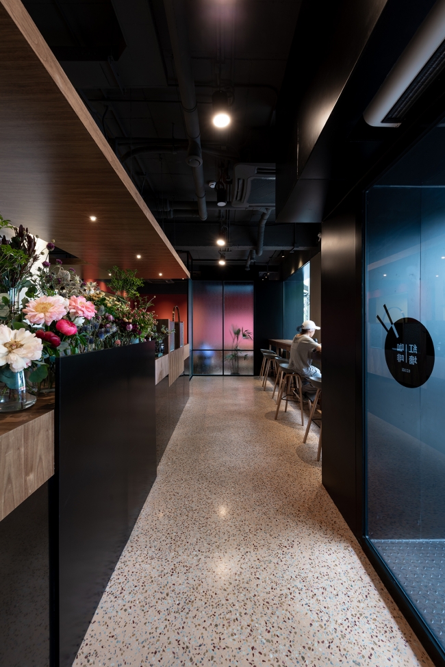 red wall cafe 18