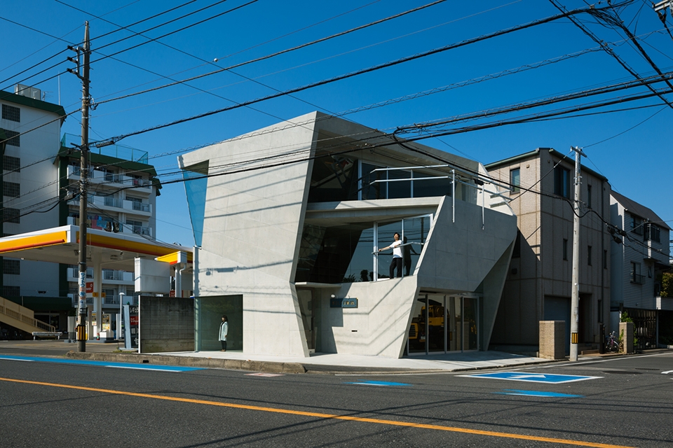 boltun headquarters by yasuhiro yamashita x atelier tekuto