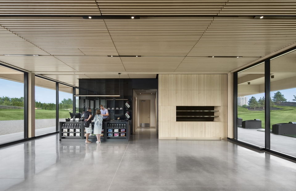 golf clubhouse for golf executif montreal by architecture49