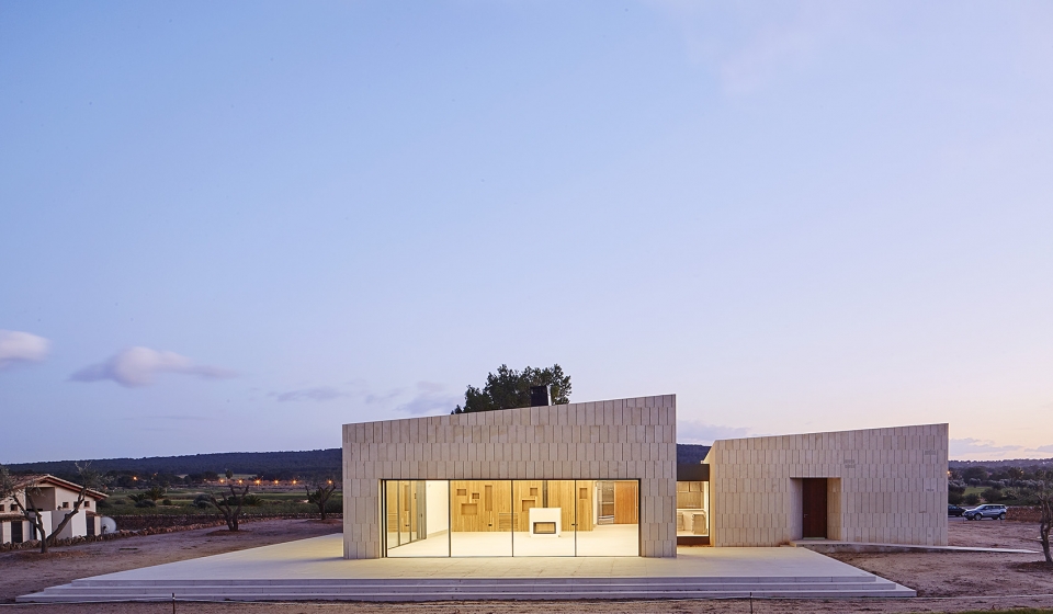 stone clubhouse by gras arquitectos