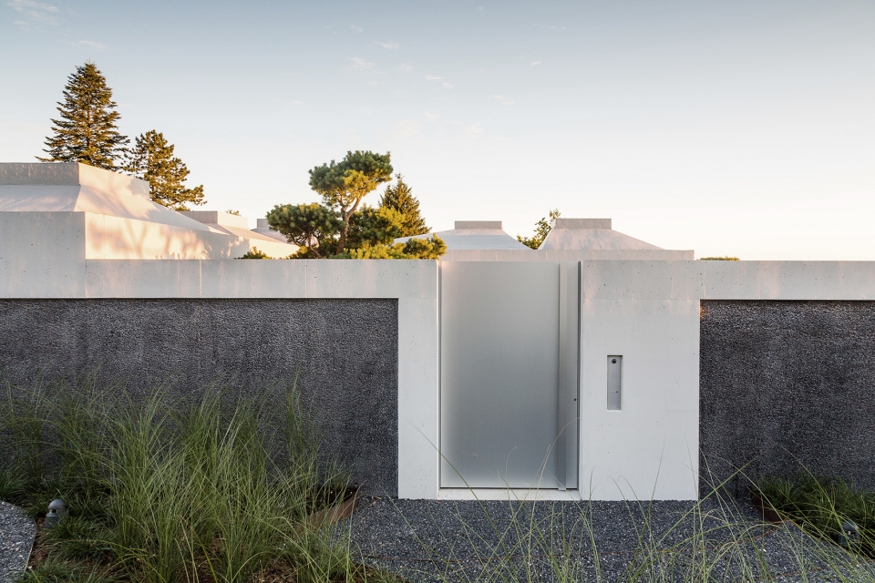 courtyard houses in zumikon by think architecture