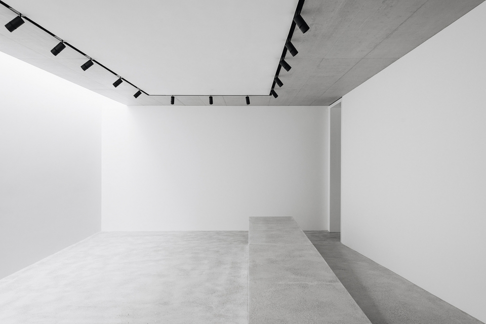 house for an art collector by think architecture